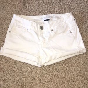 American Eagle white shorts
